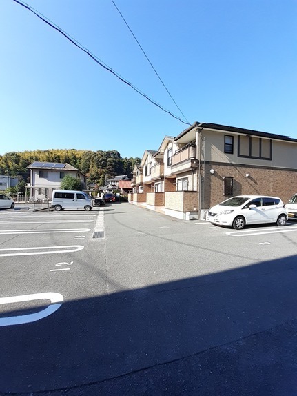 サニーガーデン 駐車場