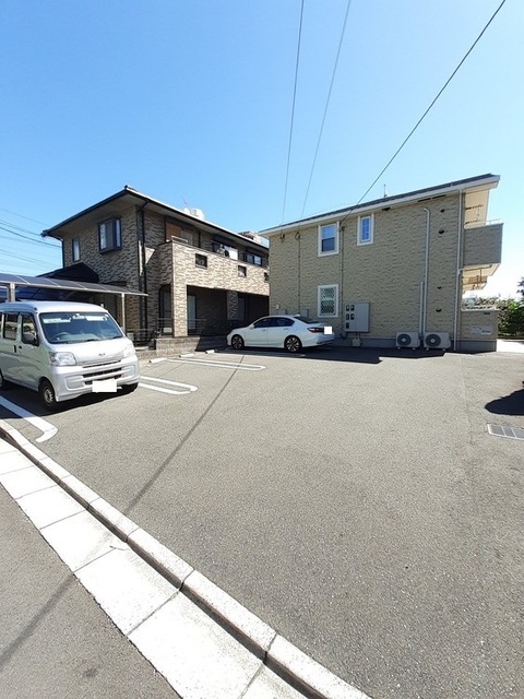 エミタス　グレイス 駐車場