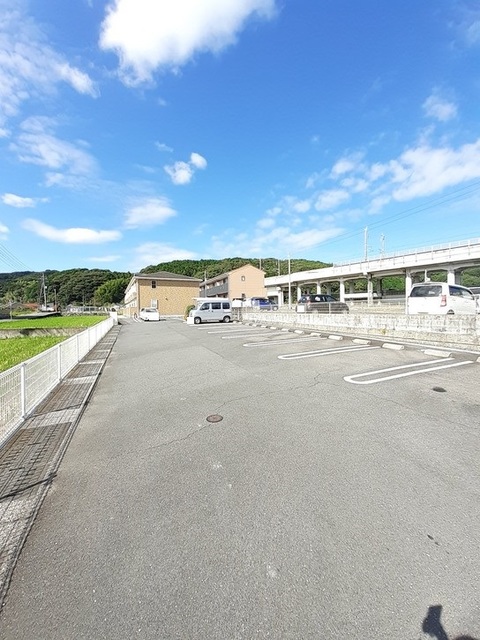 カーサ・エテルノ 駐車場