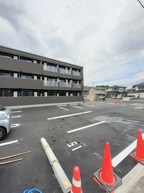 サニーコート末武 駐車場