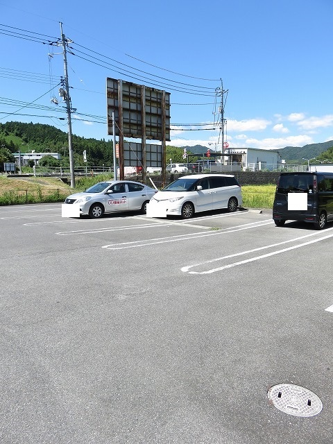カーサ・エテルノＴ’Ｓ 駐車場
