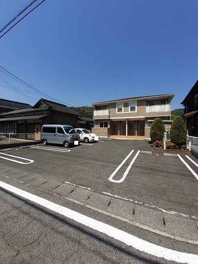 カーサ・モデルノ 駐車場