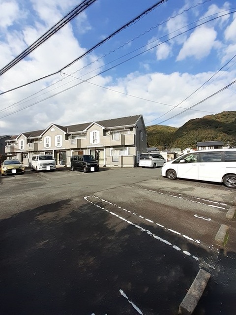 メゾンフルールＣ 駐車場