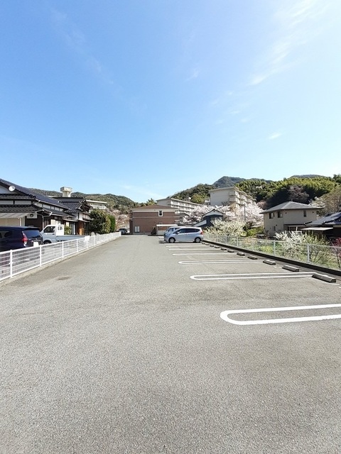 ネオ・グレイスＡ 駐車場
