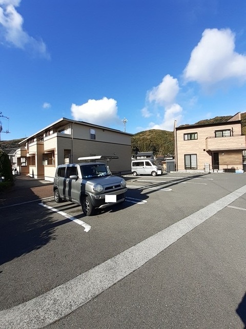メゾンフルールＥ 駐車場