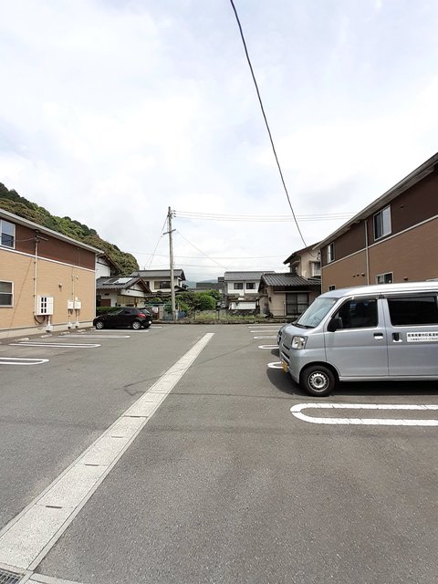 レフィーノＡ 駐車場