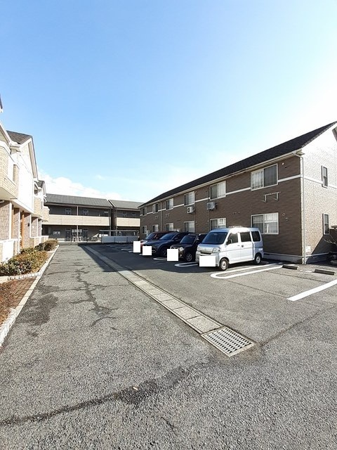 ベルセレーノＣ棟 駐車場