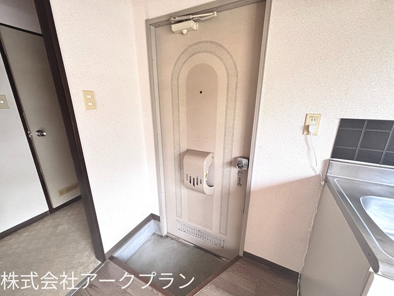 ロジュマン新町A棟 玄関