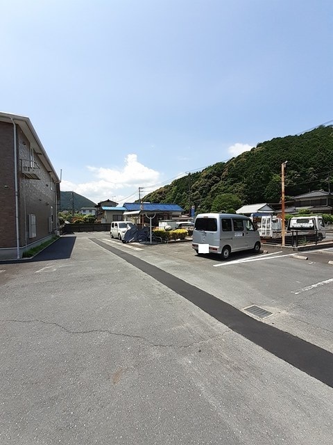 ラ・リシェス 駐車場