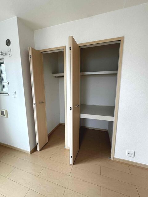 ブライト　ローレル 収納