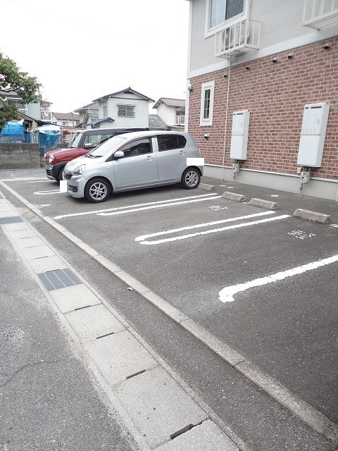 ブライト　ローレル 駐車場
