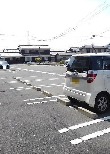 モン・ラヴィールＢ 駐車場