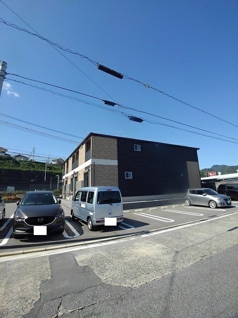 リヴァージュ 駐車場