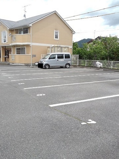 ラコート・フジＡ 駐車場