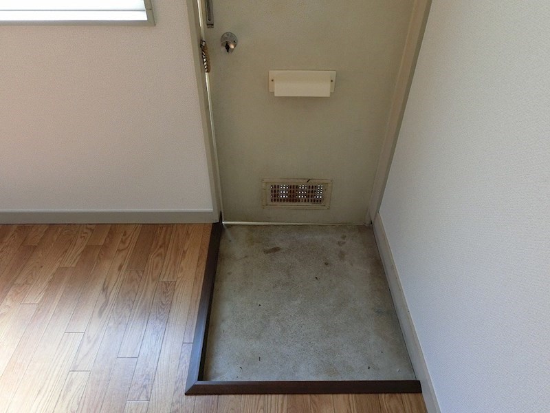 清水アパート 玄関