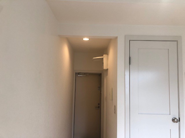 プリマ・六番館 玄関