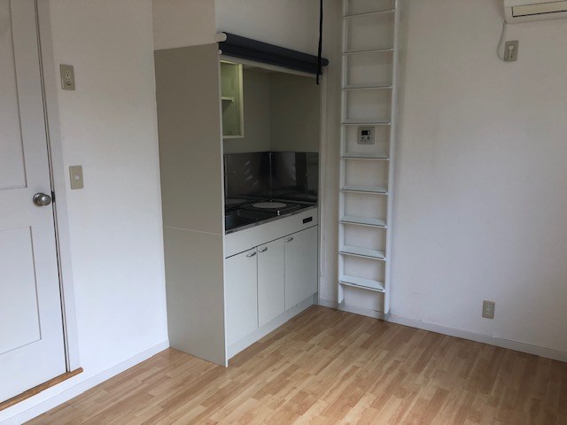 プリマ・六番館 リビング