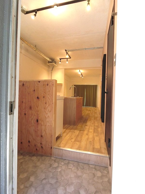 DOCKS　Shioiri 玄関