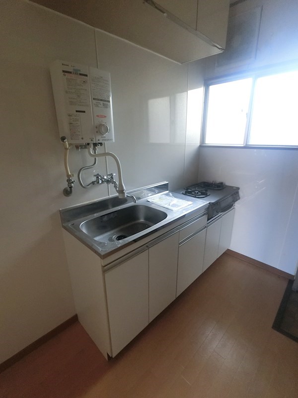 汐入ビル キッチン