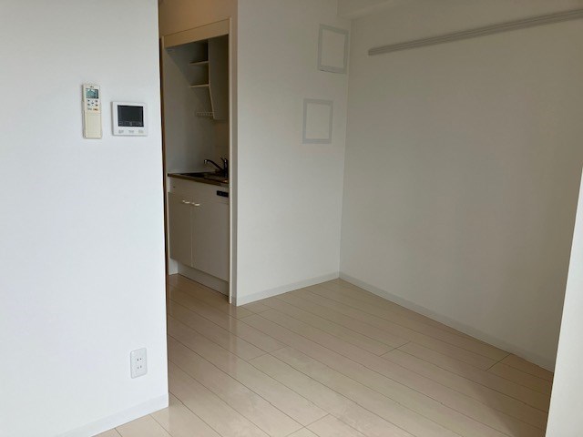 ラフィネ・横須賀中央 リビング