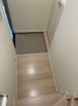 メゾンルミエール横須賀 玄関