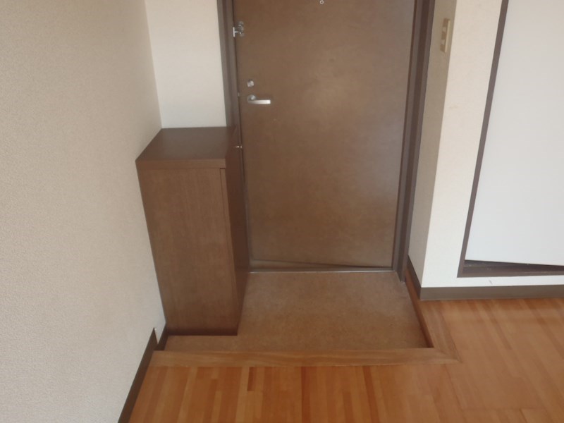古敷谷ビル 玄関