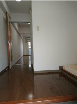YSビル 玄関