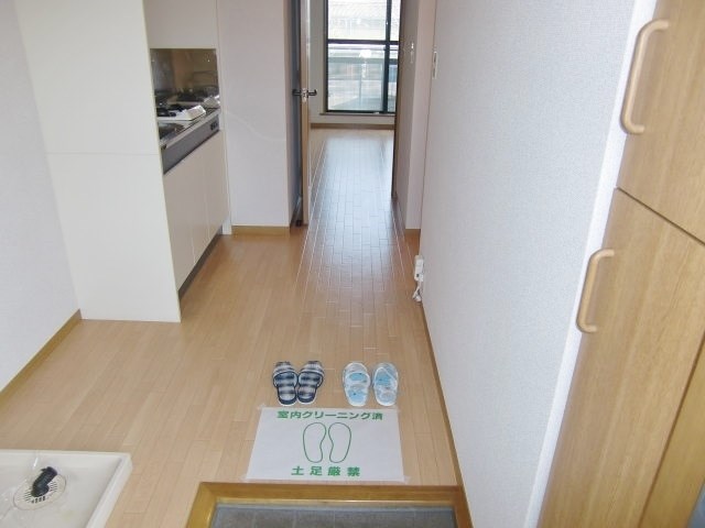 コートウィステリアⅡ 玄関