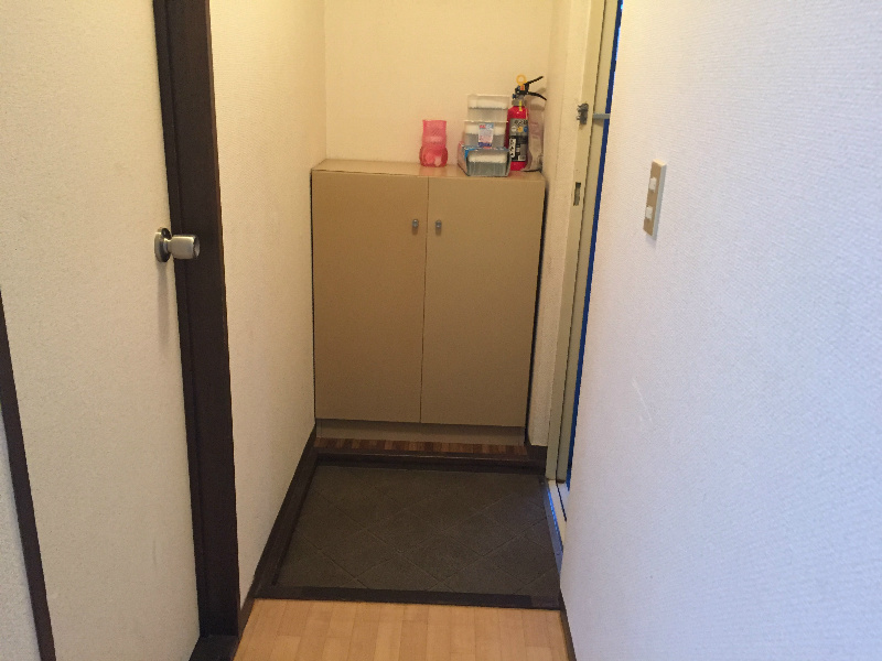ロイヤルハイツ長井 玄関
