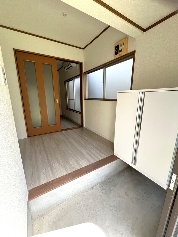 横須賀市安浦町1丁目アパート 玄関