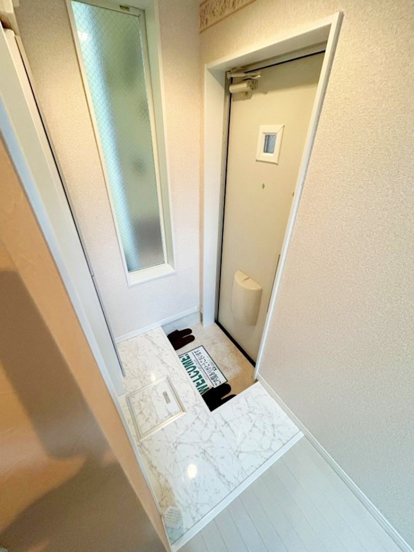 ユナイト衣笠レベッカの瞳 玄関