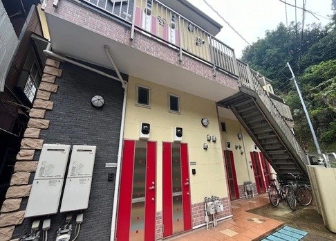 ユナイト・横須賀中央・グラナダの杜 玄関