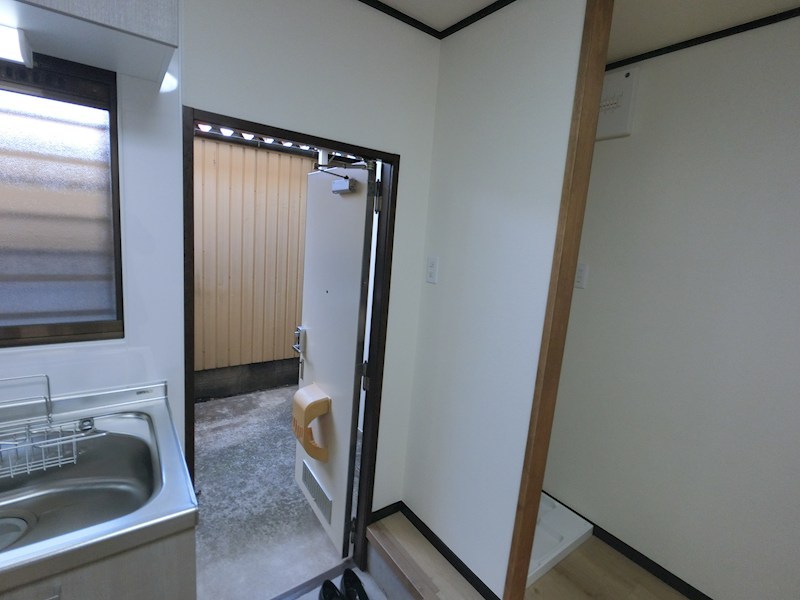 グランデュール根岸 玄関