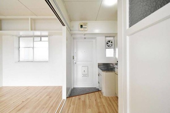 ビレッジハウス不入斗2号棟 玄関