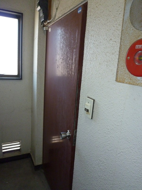 彦坂ビル 玄関