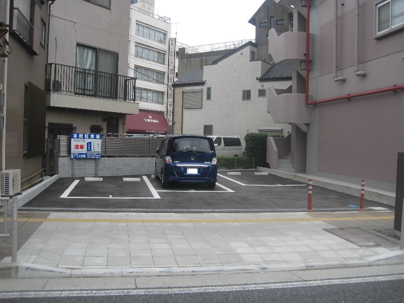 車が駐車している区画、募集区画になります