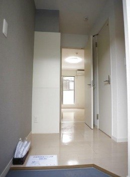 プランドール汐入 玄関