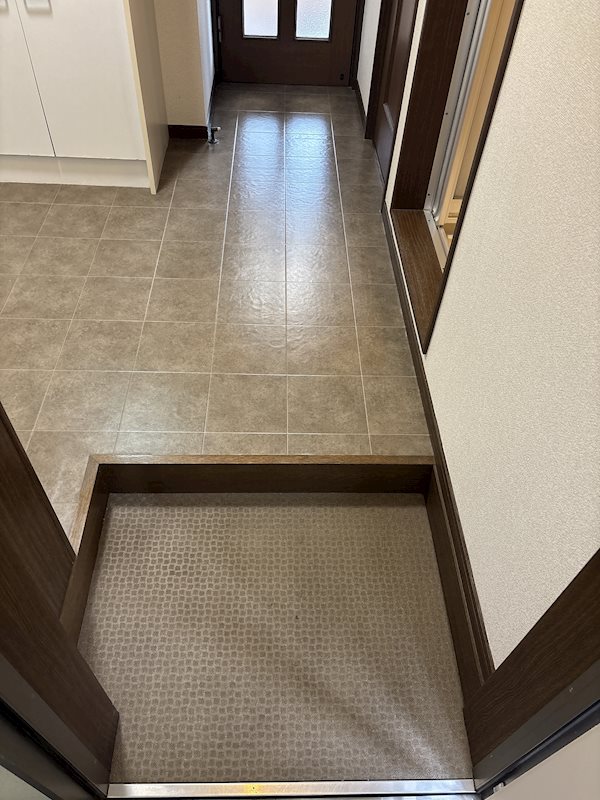 ライトハウスアオキ 玄関
