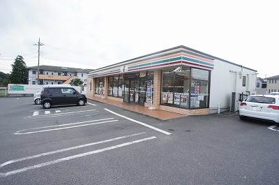ウィスタリア コンビニ