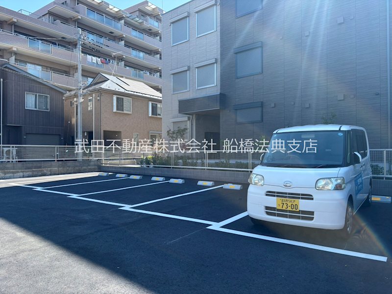 アドバンス 駐車場