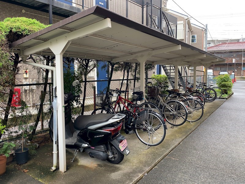 エステート梶ヶ谷 駐車場