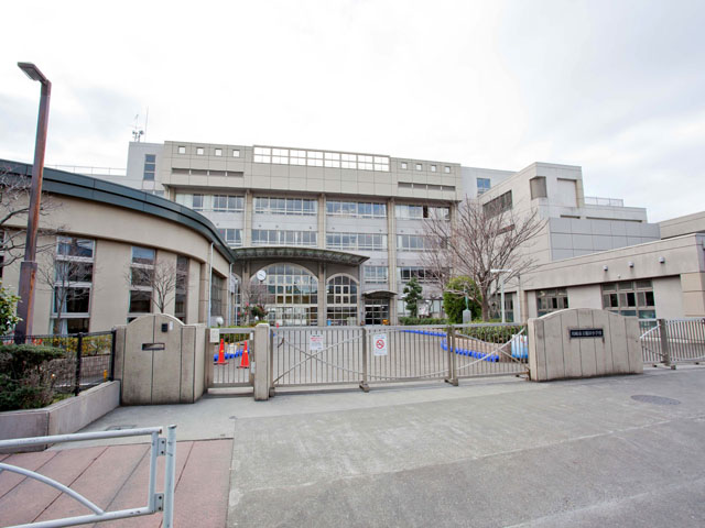 ラ・リヴィエールハイツ 小学校