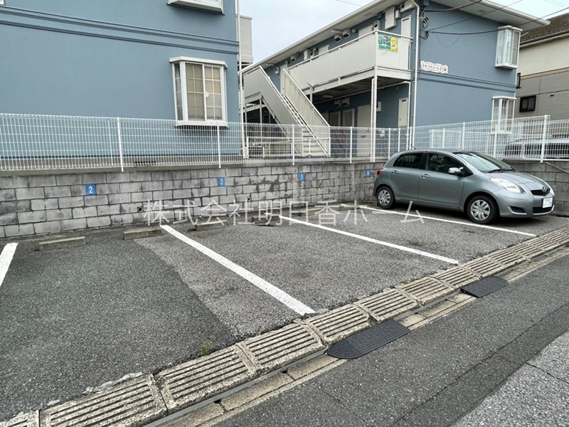 ネオ・リビエールⅠ 駐車場