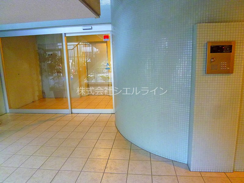 アクイラウラヤスウノ エントランス