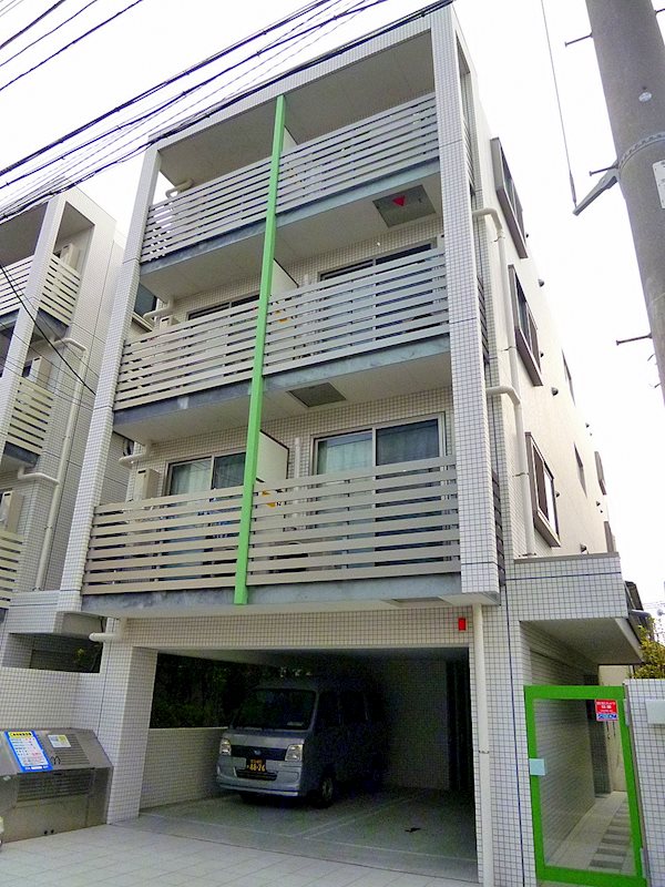 レオ 外観