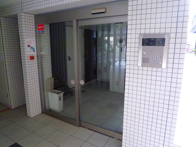 レオ エントランス