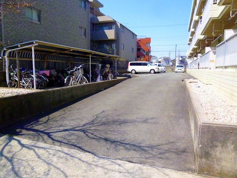 メゾンラフォーレ 駐車場