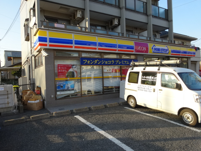 メゾンラフォーレ コンビニ