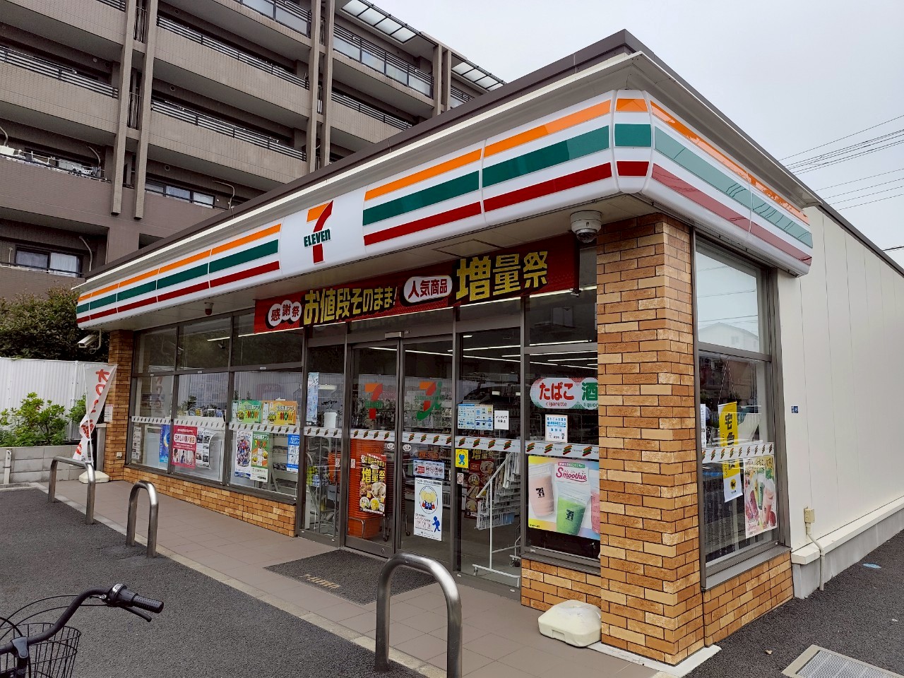 ラ・セレンテ コンビニ