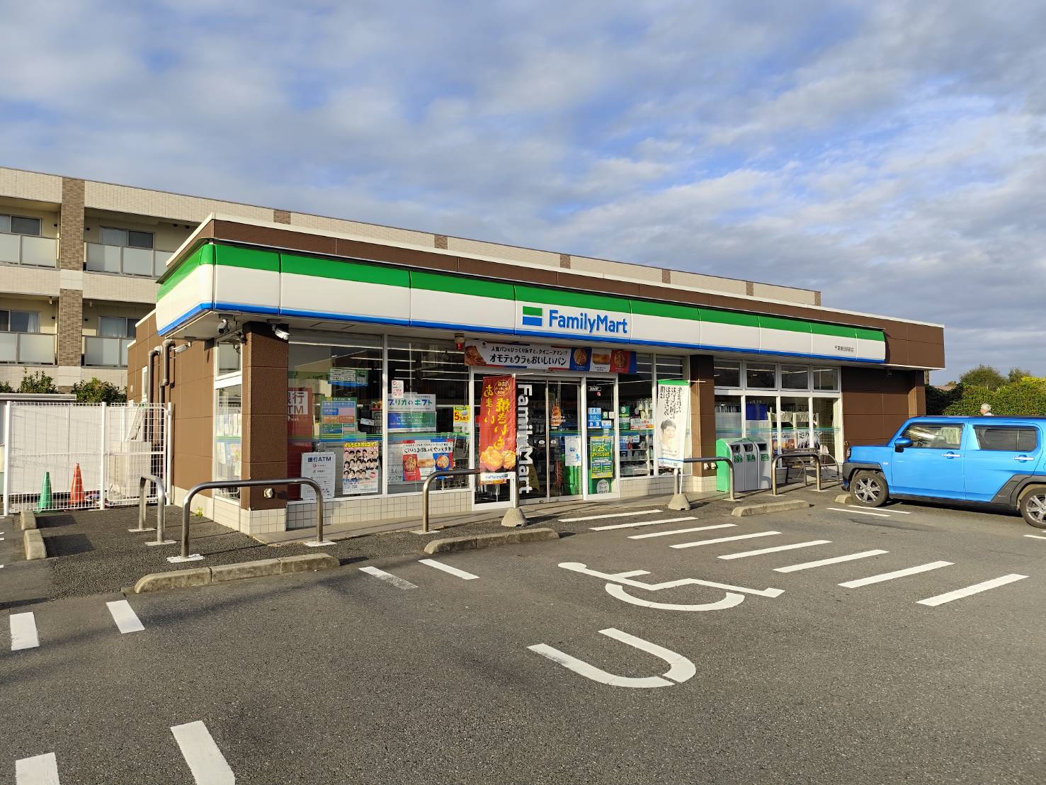 カーソルドゥホンダ コンビニ